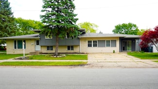 19135 Oakwood Ave, Lansing, IL 60438