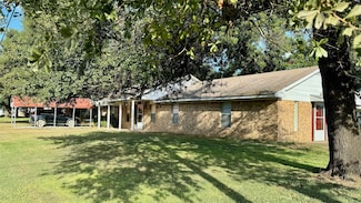 301 W Decherd St, Franklin, TX 77856