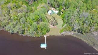 472 Deerchase Rd, Saluda, VA 23149