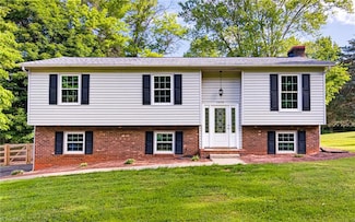 3255 Wide Country Rd, Pfafftown, NC 27040