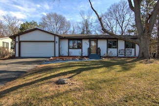 608 Prairie Dr N, Hudson, WI 54016