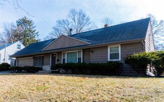 107 Oak Knolls Ave, Rockford, IL 61107