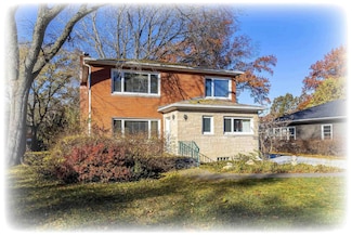 1228 Coffelt Ave, Bettendorf, IA 52722