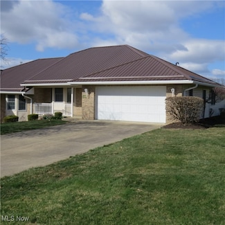 1169 Lake Dr NW Unit 8B, Carrollton, OH 44615