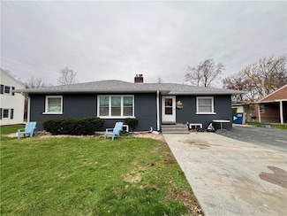 1528 Division St, Charleston, IL 61920