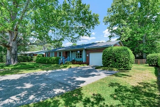 3827 Sylvan Dr, Wilmington, NC 28403
