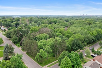 935 Kennard St, Saint Paul, MN 55106