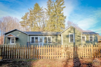 101 Orinsekwa Rd, Valatie, NY 12184