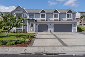 1032 Edgewater Ln, Moses Lake, WA 98837