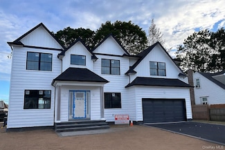 214 N Cedar St, Massapequa, NY 11758