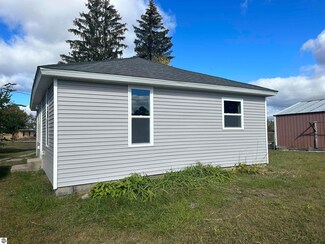 9702 N Front St, Mancelona, MI 49659