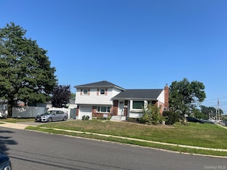 49 Catalpa St, North Babylon, NY 11703