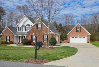 6640 Rollingwood Dr, Clemmons, NC 27012