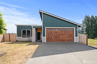 2122 Hawks View Ln, Winlock, WA 98596