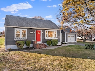 79 Middle Rd, Acushnet, MA 02743
