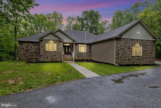 1982 Whyte Ln, Spring Grove, PA 17362
