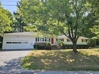 15 Pineland St, Lewiston, ME 04240