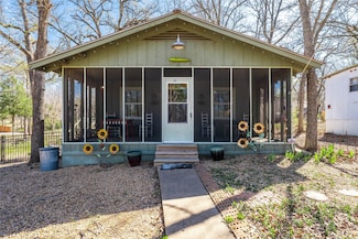 132 Mamie Dr, Malakoff, TX 75148