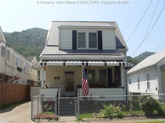 717 5th Ave, Montgomery, WV 25136