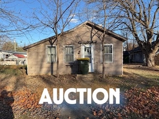 103 S 6th St, Avoca, WI 53506