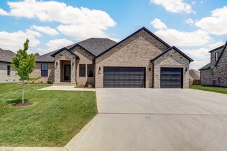 1698 Marlowe Ave, Springfield, MO 65802