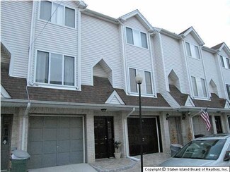 20 Tone Ln, Staten Island, NY 10305