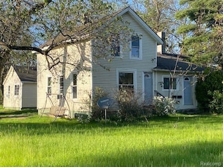 437 W Mount Morris St, Mount Morris, MI 48458