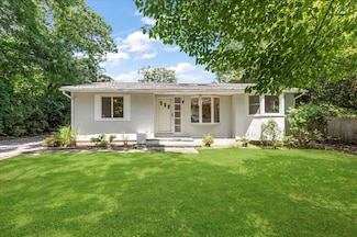 56 W Donellan Rd, Hampton Bays, NY 11946