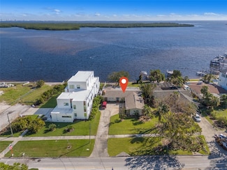 6151 Bayou Grande Blvd NE, Saint Petersburg, FL 33703