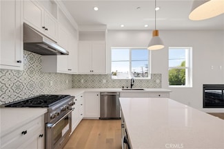 2100 Carnegie Ln, Redondo Beach, CA 90278