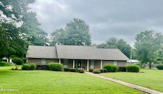 506 Holmes St, Belzoni, MS 39038