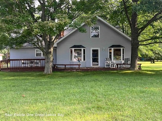 115 Atwood Dr, Prudenville, MI 48651
