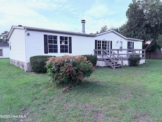 165 Oyster Ln, Hubert, NC 28539
