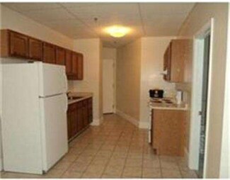 11 Lawrence St Unit 508, Lawrence, MA 01840