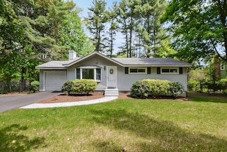 15 Lakeshore Dr, Norfolk, MA 02056