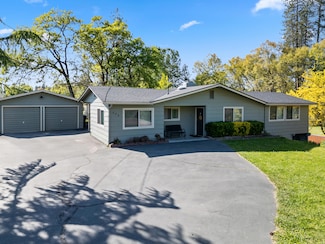 596 Coutant Ln, Grants Pass, OR 97527