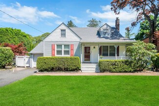 9 Forest Rd, Kings Park, NY 11754