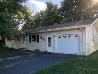 405 S Chestnut St, Wapella, IL 61777
