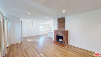 18607 Victory Blvd, Reseda, CA 91335