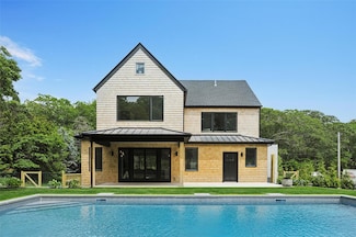 57 Newtown Rd, Hampton Bays, NY 11946