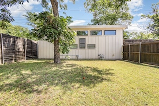 1030 Mount Auburn Ave Unit B, Dallas, TX 75223