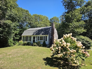 526 Skunknet Rd, Centerville, MA 02632