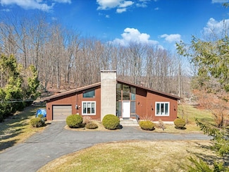 1295 Becks Crossing Rd, Madison Township, PA 18444