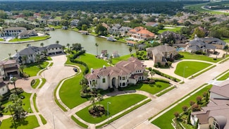 1303 Lakeway Dr, Seabrook, TX 77586