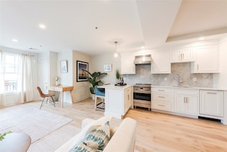 10 Barney St Unit 105, Newport, RI 02840