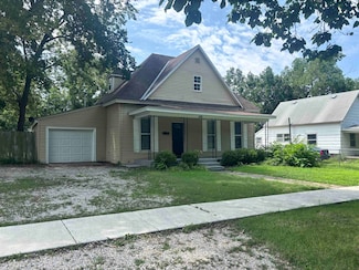 619 E 8th St, Newton, KS 67114