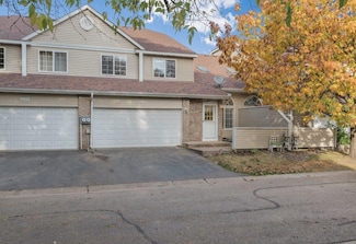 3212 Pecks Woods Dr, New Brighton, MN 55112