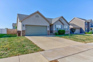 1709 Hunters Ridge Ct, Mahomet, IL 61853