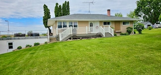 2549 S Ave, Williamsburg, IA 52361