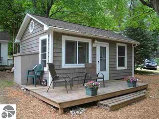 7121 W Glenmere Rd Unit 5, Empire, MI 49630